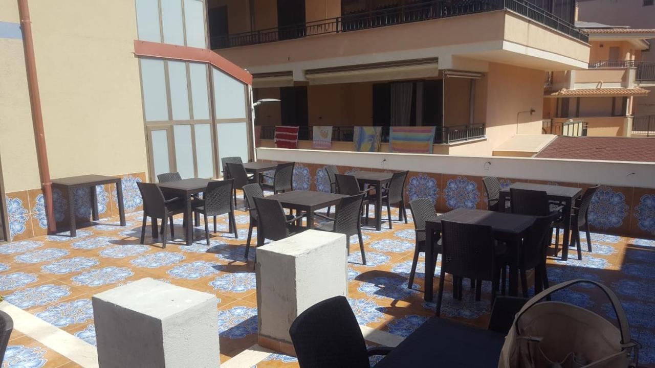 Nuova Aurora Rent Rooms Roccalumera Bagian luar foto