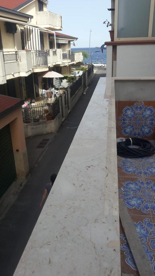 Nuova Aurora Rent Rooms Roccalumera Bagian luar foto