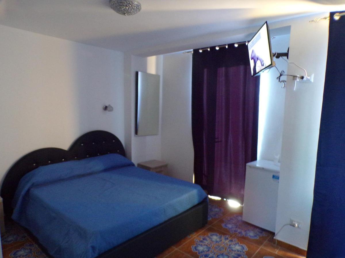 Nuova Aurora Rent Rooms Roccalumera Bagian luar foto
