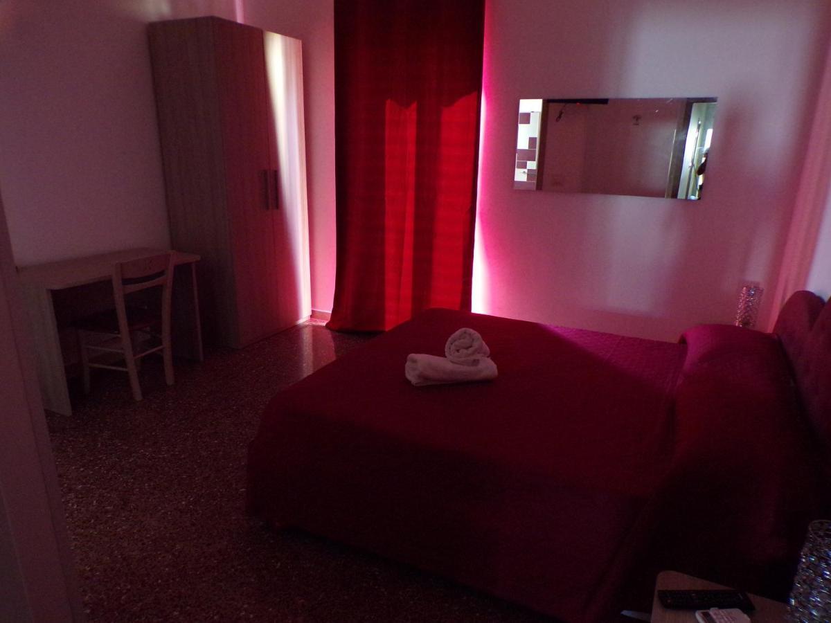 Nuova Aurora Rent Rooms Roccalumera Bagian luar foto