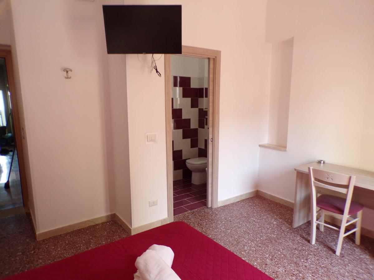 Nuova Aurora Rent Rooms Roccalumera Bagian luar foto