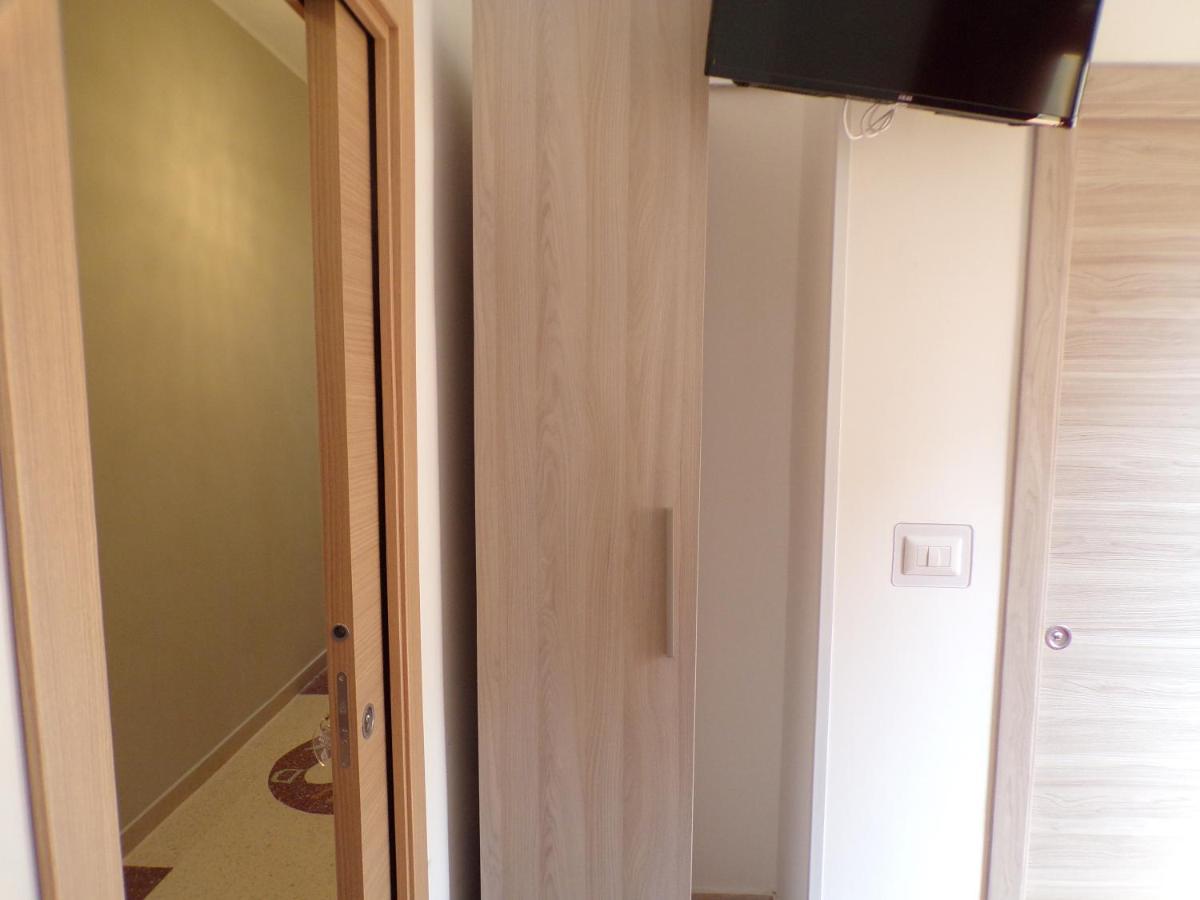 Nuova Aurora Rent Rooms Roccalumera Bagian luar foto
