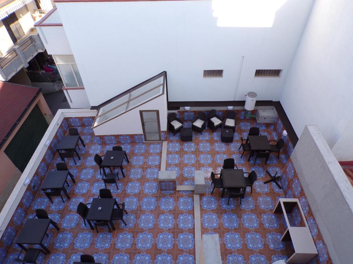 Nuova Aurora Rent Rooms Roccalumera Bagian luar foto