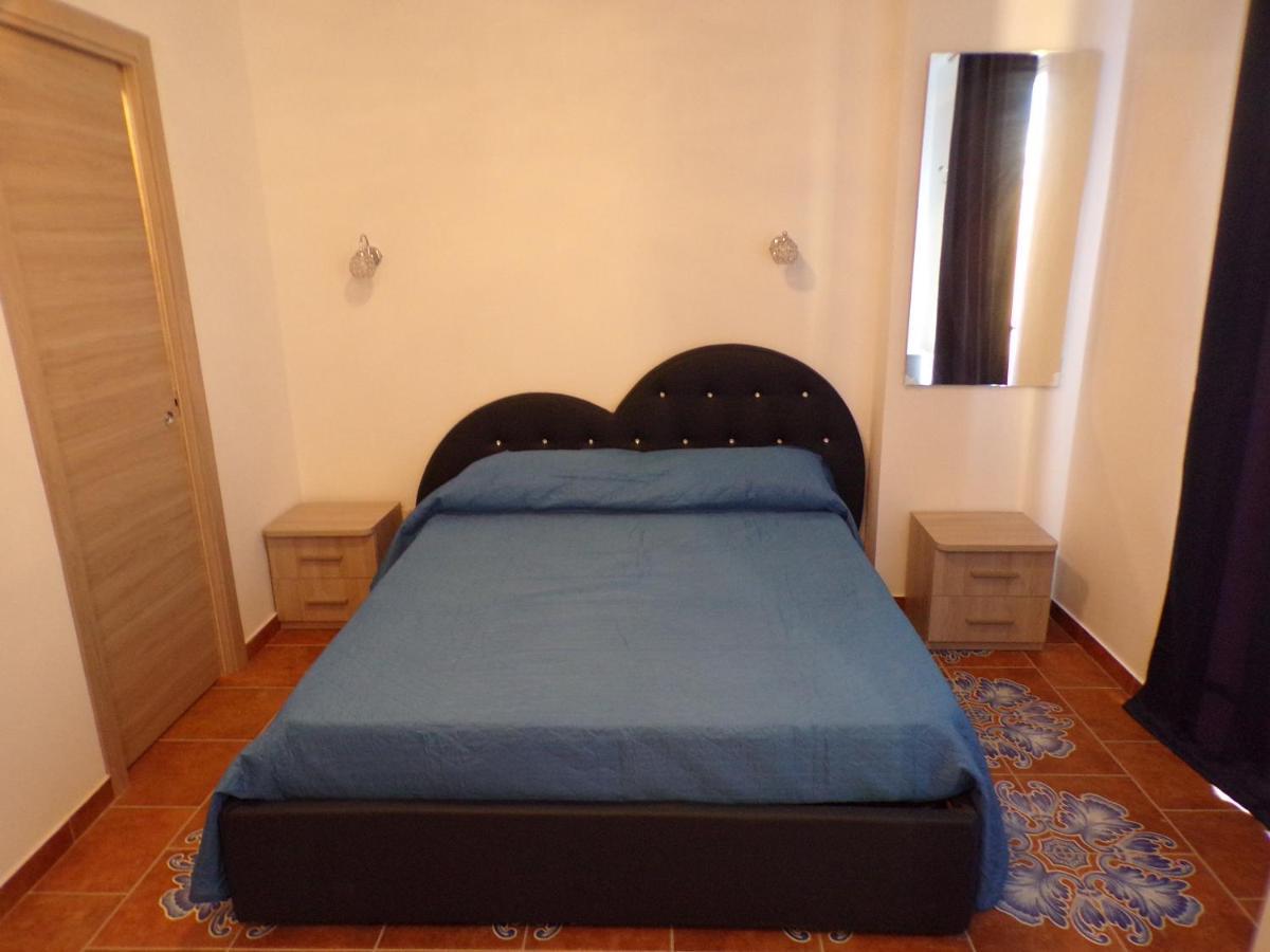 Nuova Aurora Rent Rooms Roccalumera Bagian luar foto