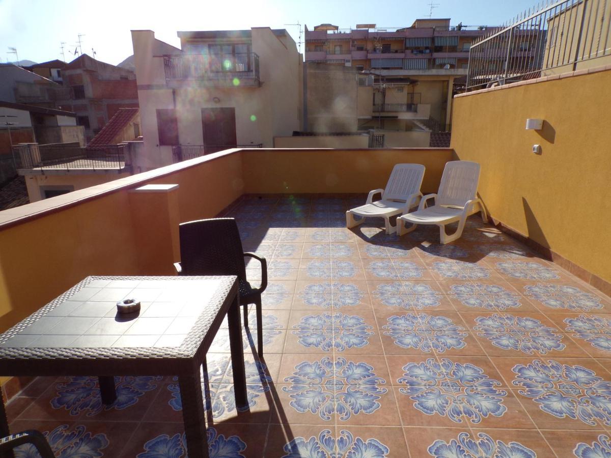 Nuova Aurora Rent Rooms Roccalumera Bagian luar foto