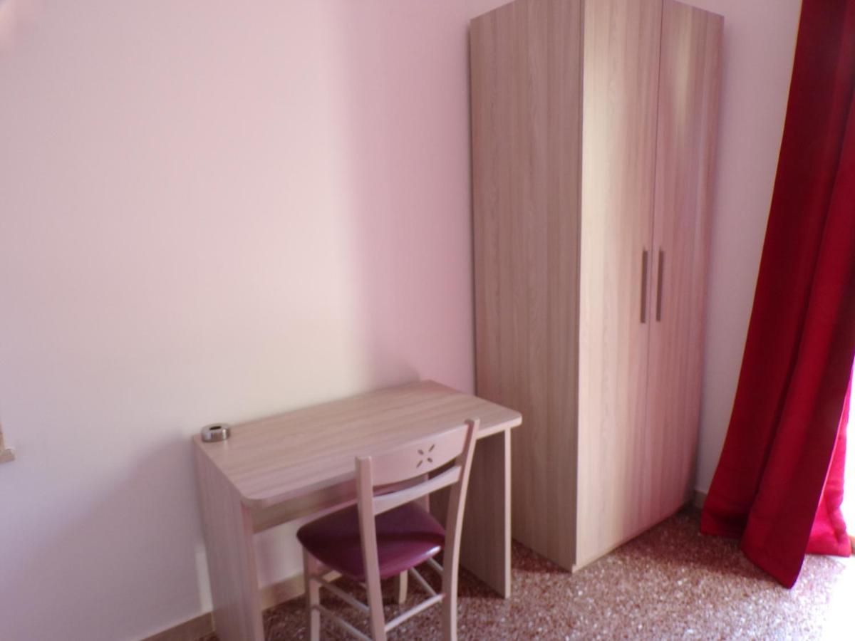 Nuova Aurora Rent Rooms Roccalumera Bagian luar foto