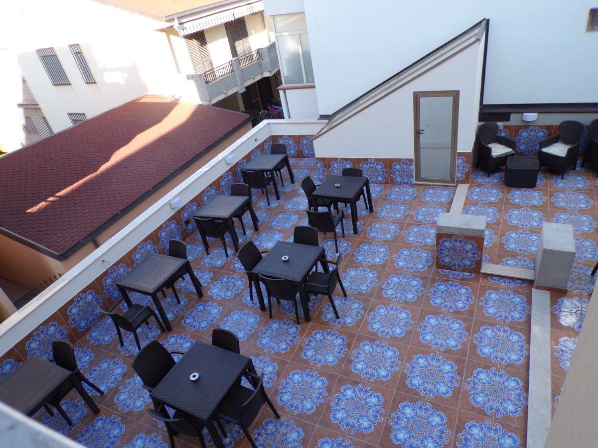 Nuova Aurora Rent Rooms Roccalumera Bagian luar foto