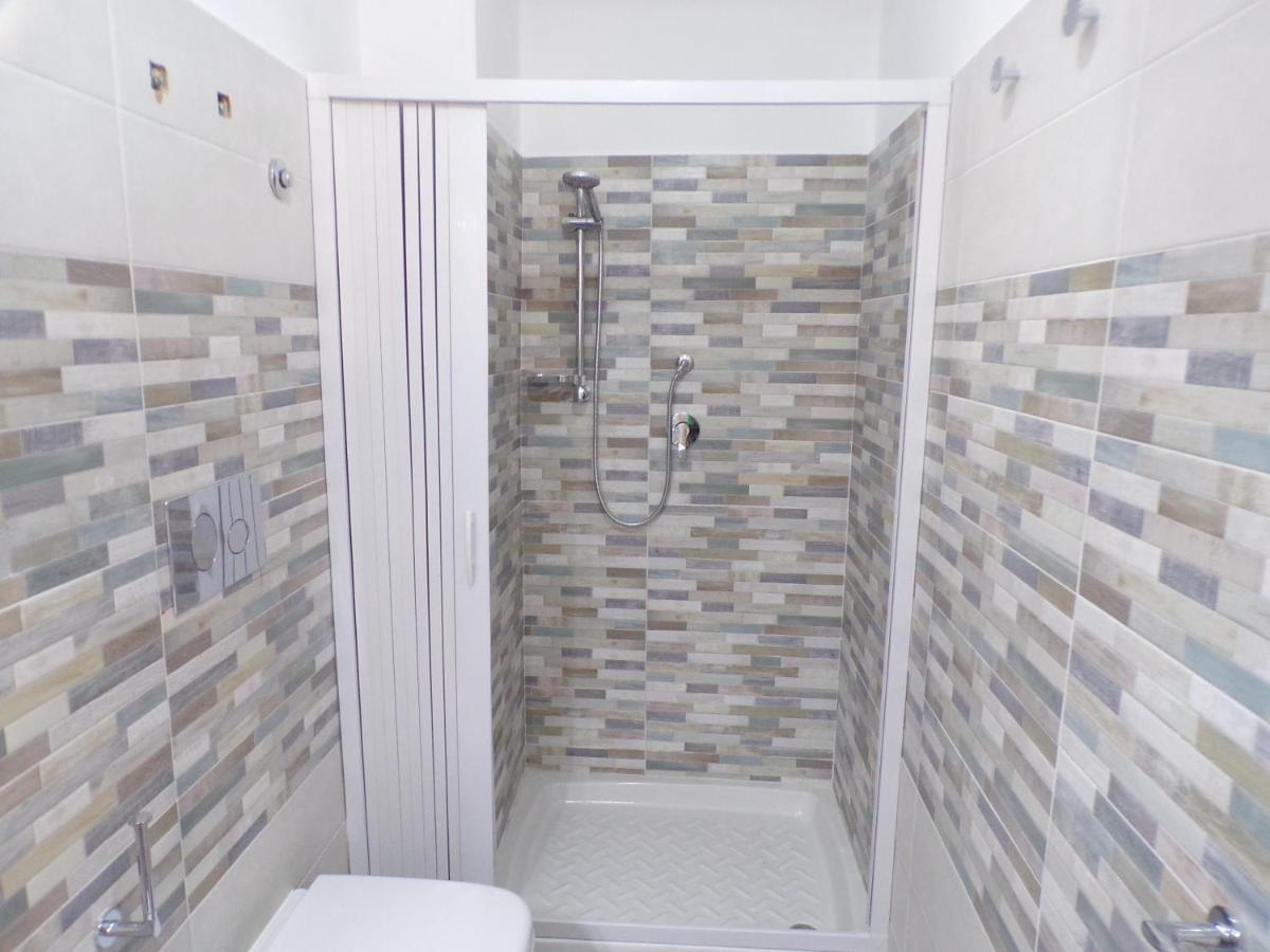 Nuova Aurora Rent Rooms Roccalumera Bagian luar foto