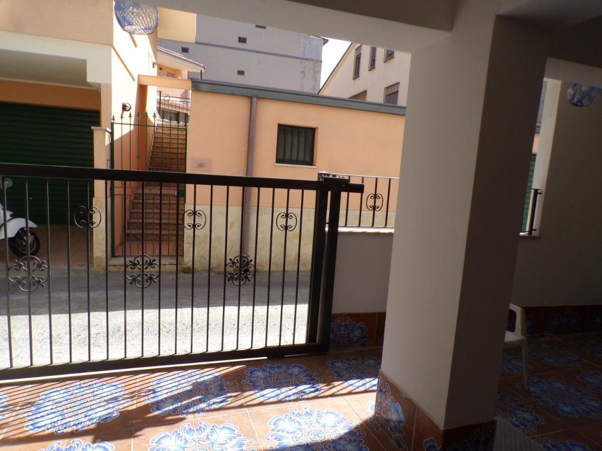 Nuova Aurora Rent Rooms Roccalumera Bagian luar foto