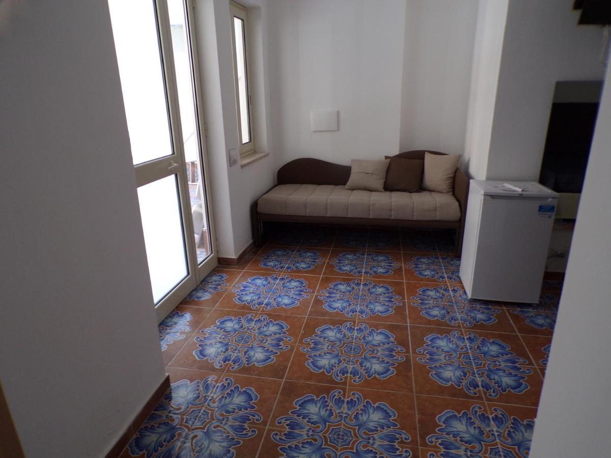 Nuova Aurora Rent Rooms Roccalumera Bagian luar foto