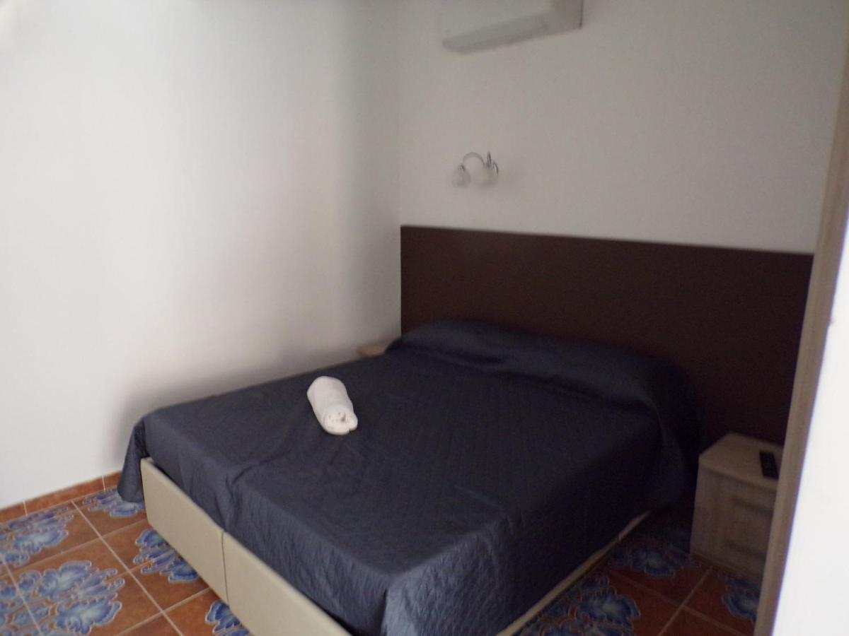 Nuova Aurora Rent Rooms Roccalumera Bagian luar foto