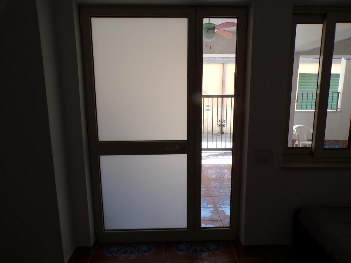 Nuova Aurora Rent Rooms Roccalumera Bagian luar foto