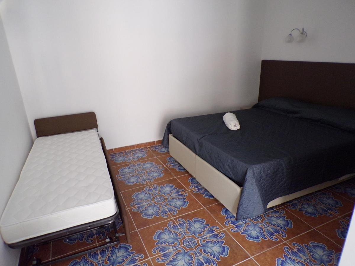 Nuova Aurora Rent Rooms Roccalumera Bagian luar foto