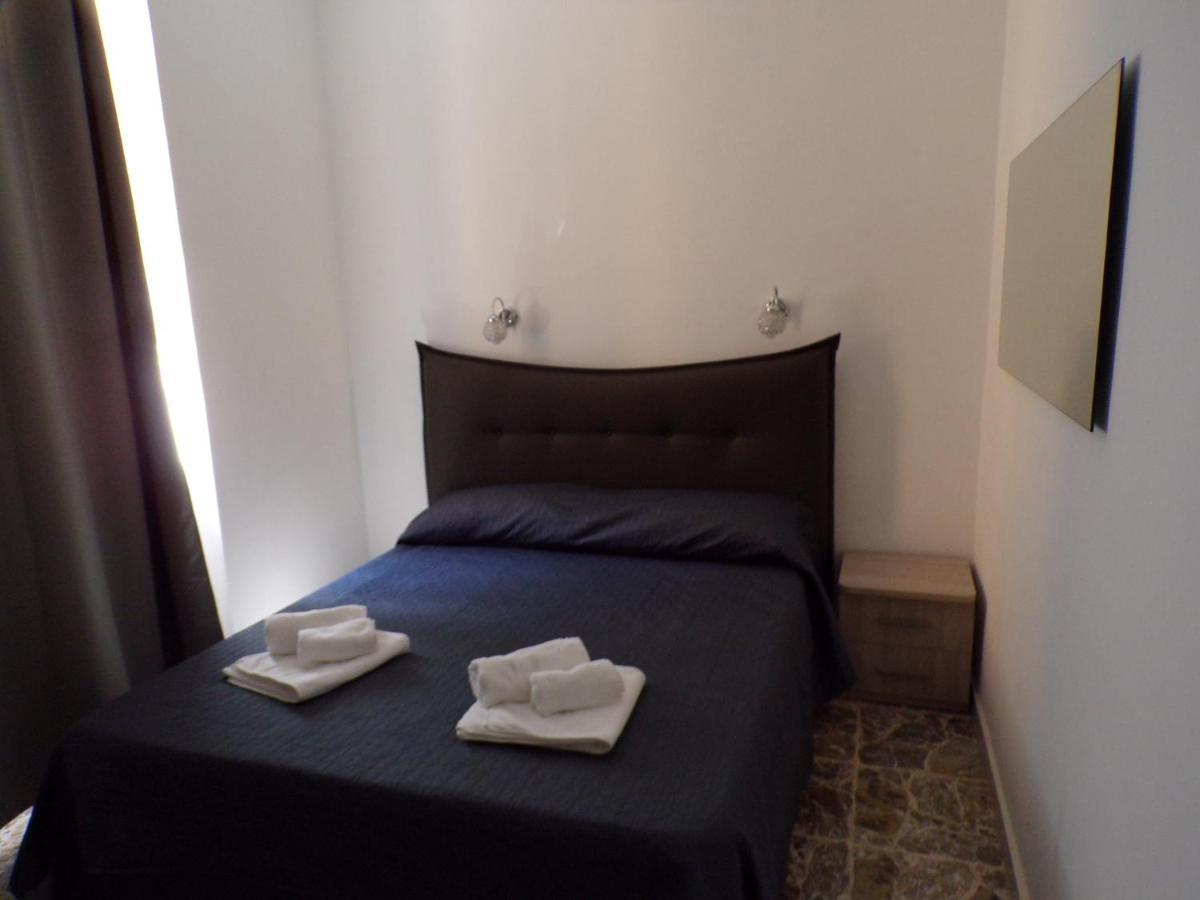 Nuova Aurora Rent Rooms Roccalumera Bagian luar foto