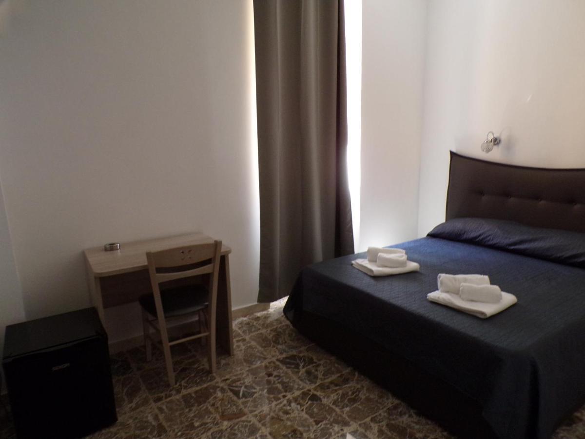 Nuova Aurora Rent Rooms Roccalumera Bagian luar foto