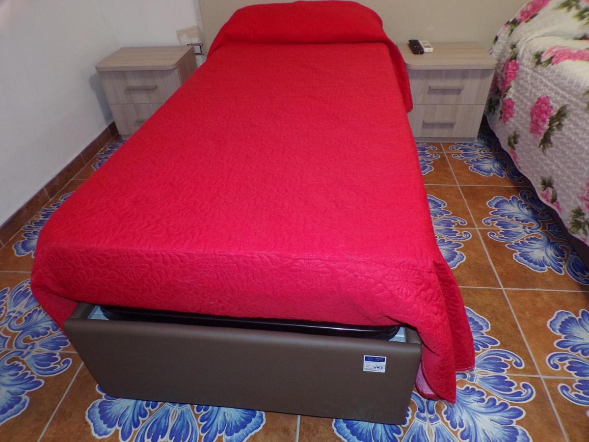 Nuova Aurora Rent Rooms Roccalumera Bagian luar foto