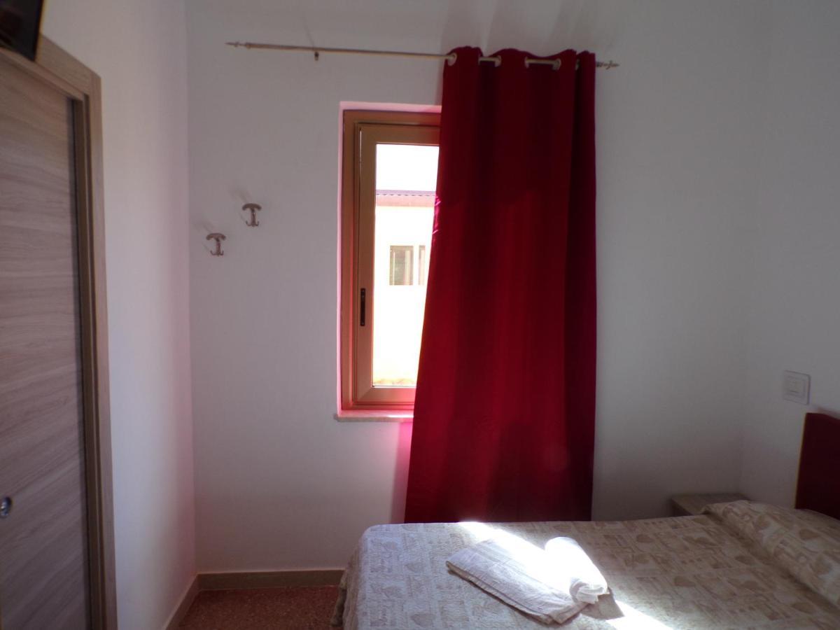 Nuova Aurora Rent Rooms Roccalumera Bagian luar foto
