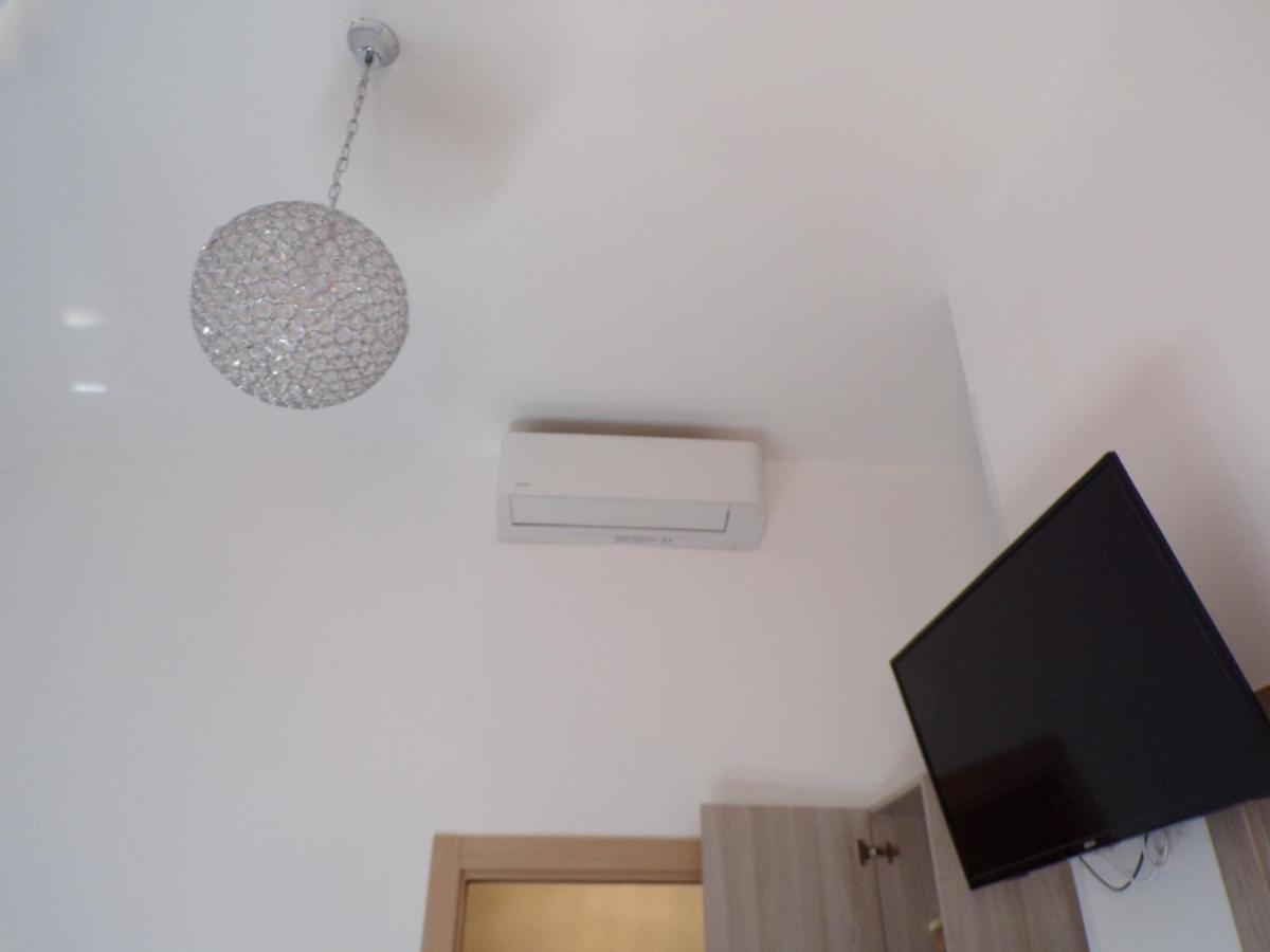 Nuova Aurora Rent Rooms Roccalumera Bagian luar foto