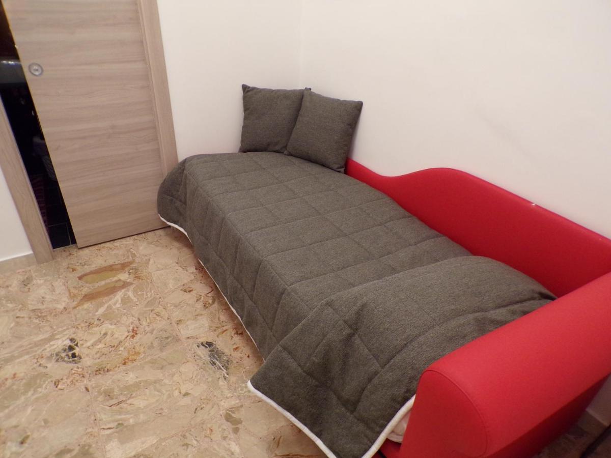 Nuova Aurora Rent Rooms Roccalumera Bagian luar foto