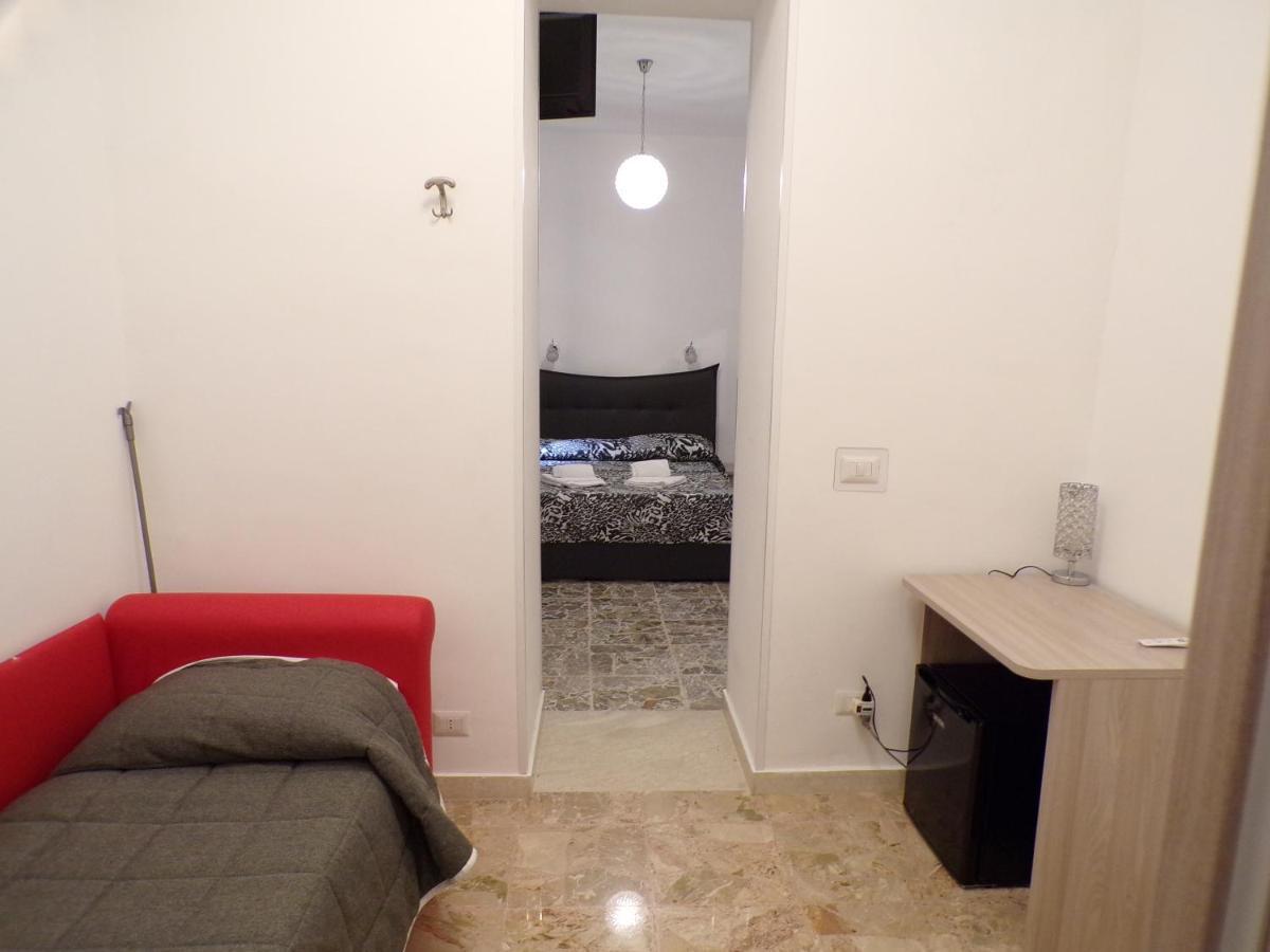 Nuova Aurora Rent Rooms Roccalumera Bagian luar foto