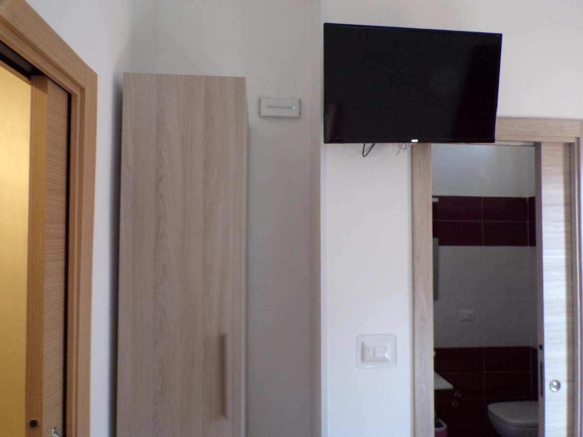 Nuova Aurora Rent Rooms Roccalumera Bagian luar foto