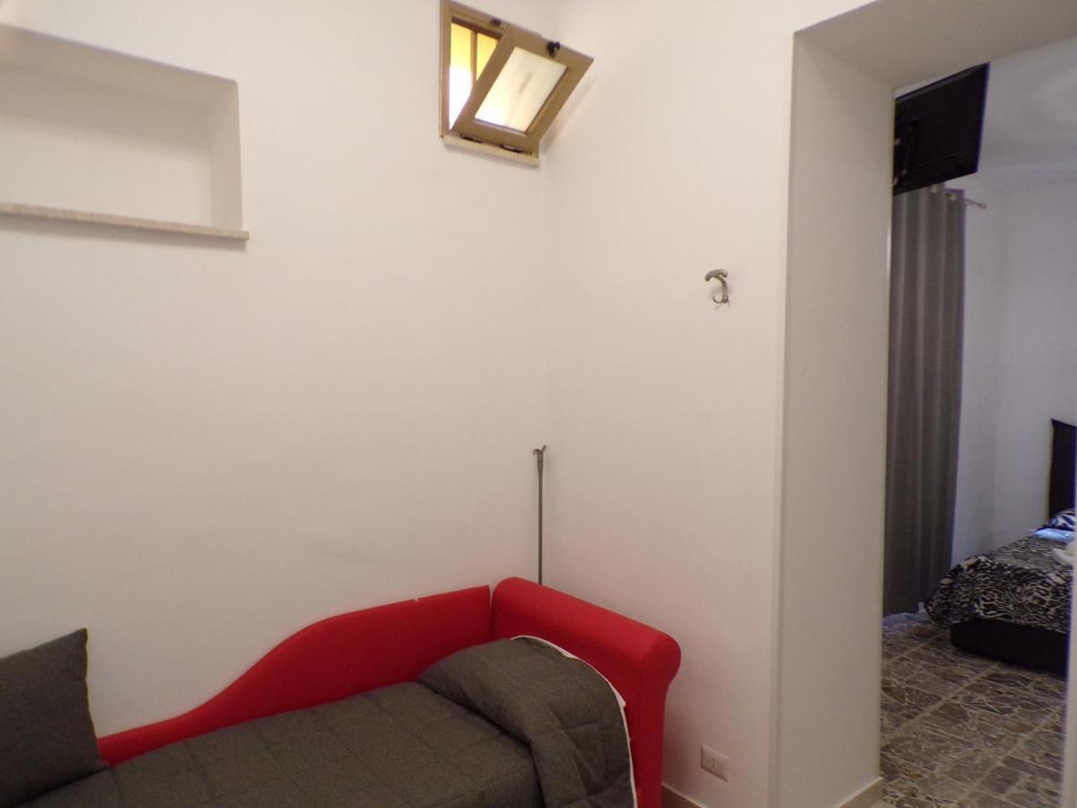 Nuova Aurora Rent Rooms Roccalumera Bagian luar foto